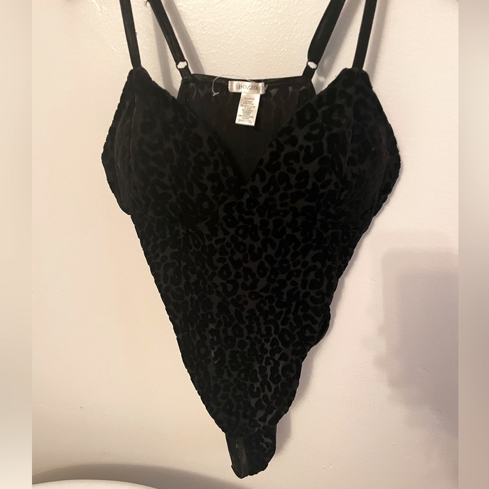 Bozzolo black leopard XL high cut v-neck bodysuit
